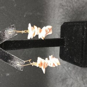 Shell Piece Chip Earrings